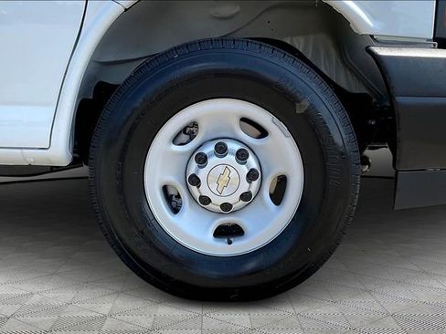 New 2025 Chevrolet Express 3500 w/ Driver Convenience Package image 12