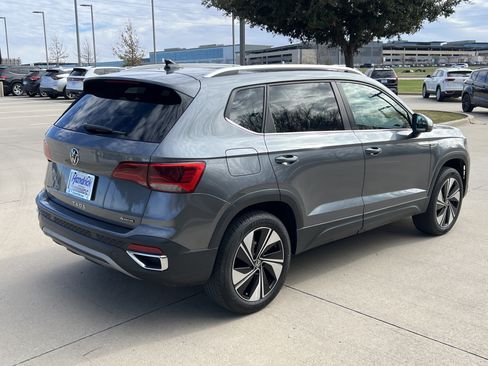 Certified 2024 Volkswagen Taos SE w/ Panoramic Sunroof Package image 10