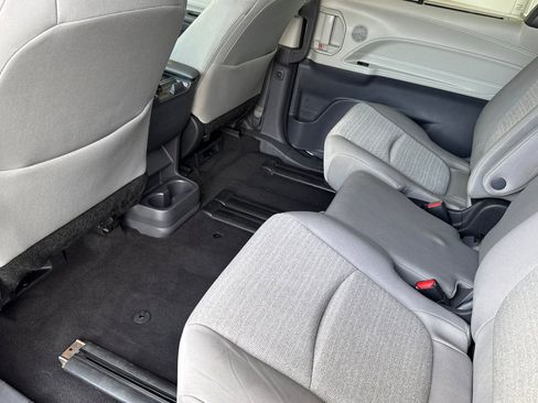 Certified 2024 Toyota Sienna LE image 15