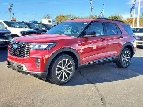 New 2026 Ford Explorer ST-Line image 3