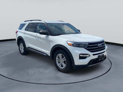 Used 2020 Ford Explorer XLT w/ Equipment Group 202A image 2