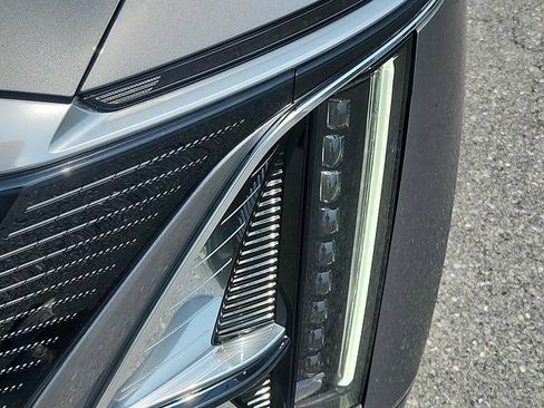 Certified 2023 Cadillac Lyriq AWD image 9