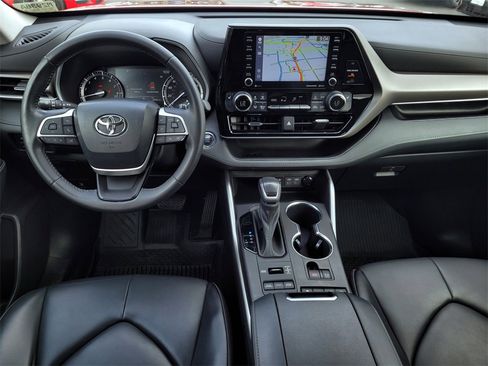 Used 2022 Toyota Highlander XLE image 15