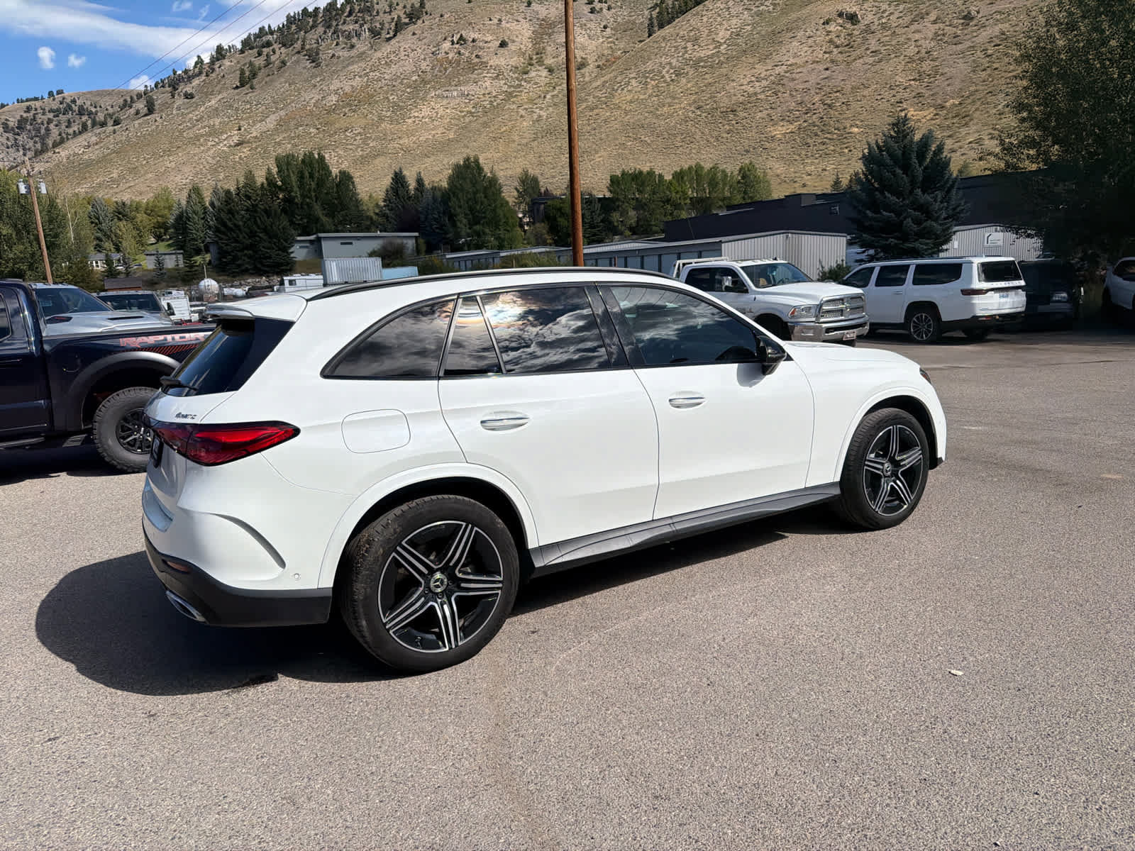 Used 2024 Mercedes-Benz GLC 300 4MATIC w/ AMG Line image 9