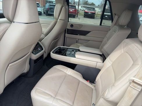 Used 2019 Lincoln Navigator Reserve AWD/4WD image 11