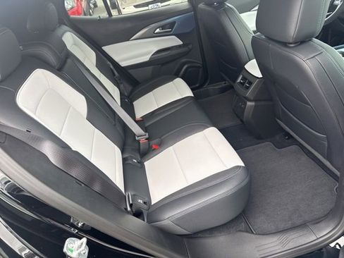 New 2025 Chevrolet Equinox EV LT w/ Convenience Package II image 26