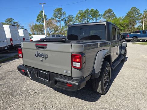 Used 2023 Jeep Gladiator Overland image 4