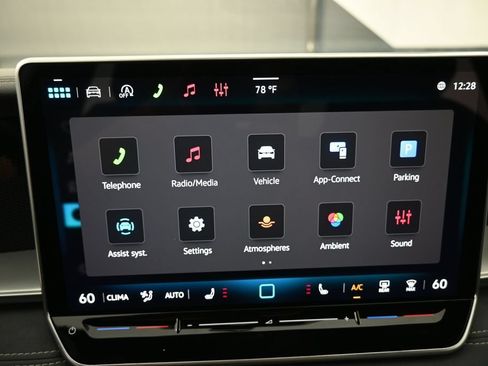 Used 2025 Volkswagen Tiguan SE R-Line FWD image 7