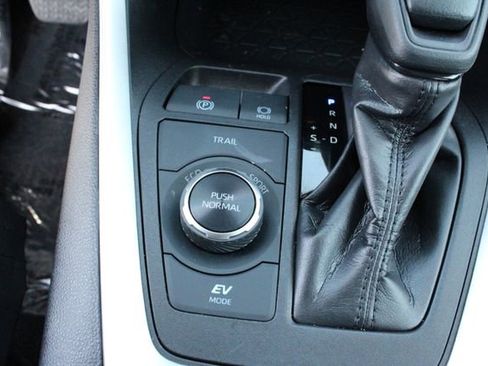 Used 2024 Toyota RAV4 XLE AWD/4WD image 27