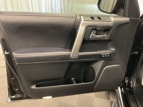 Used 2022 Toyota 4Runner Limited AWD/4WD image 15