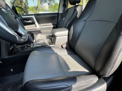 Used 2015 Toyota 4Runner SR5 Premium image 17