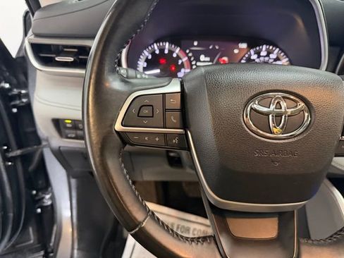 Used 2023 Toyota Highlander XLE FWD image 11