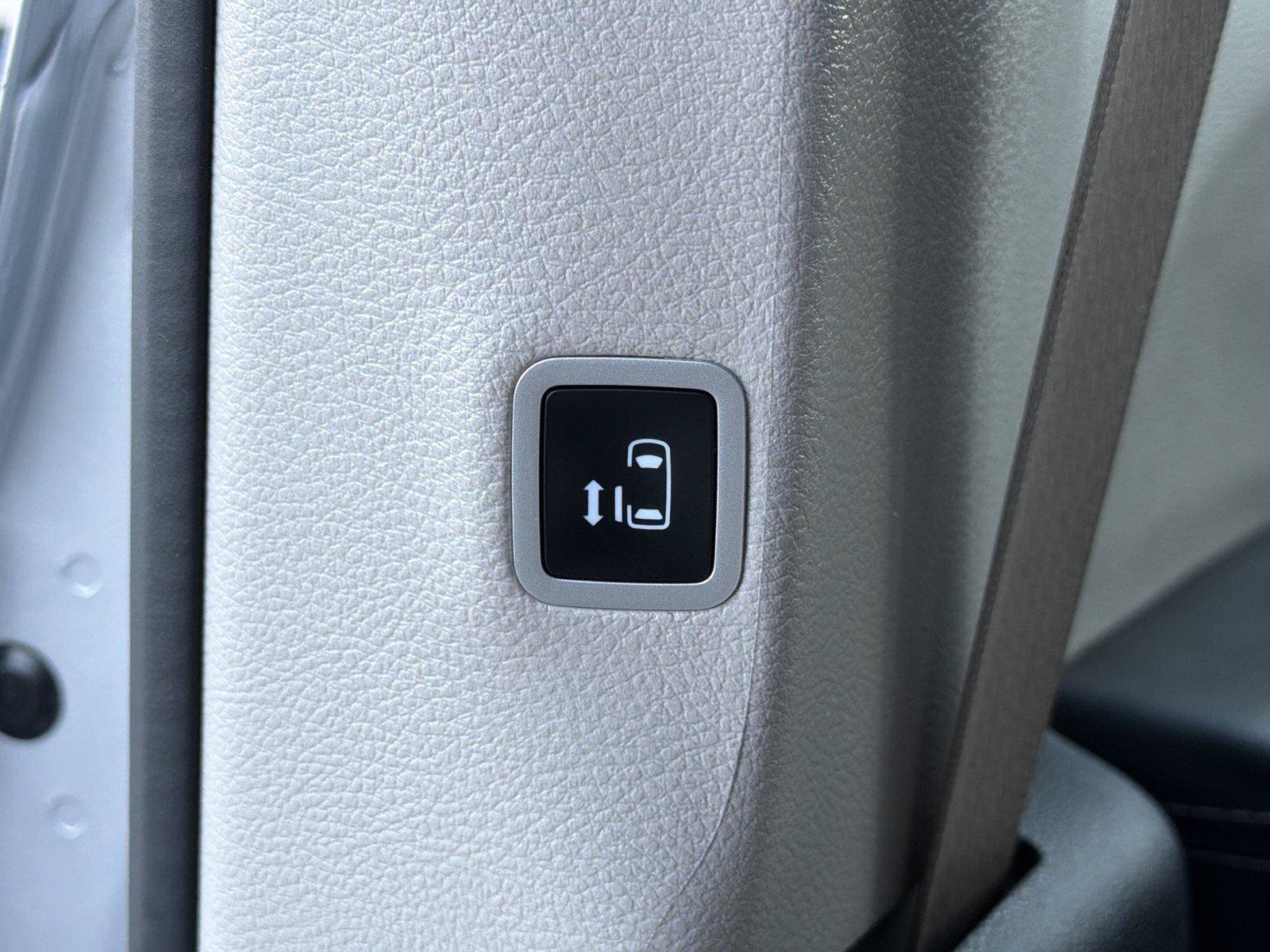 Used 2024 Chrysler Pacifica Touring-L FWD image 20