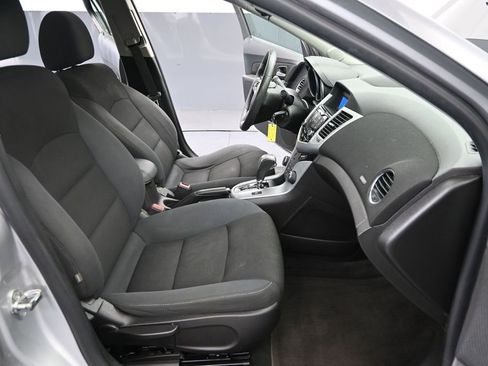 Used 2016 Chevrolet Cruze LT FWD image 25