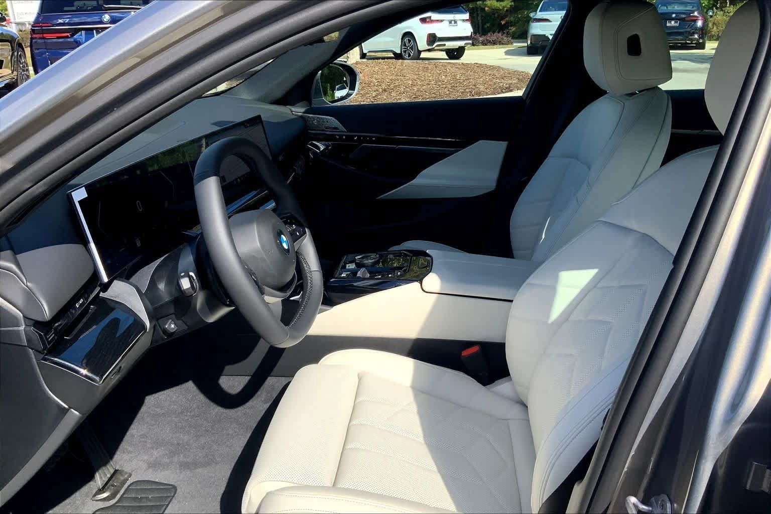 Used 2026 BMW 530i w/ Premium Package RWD image 7