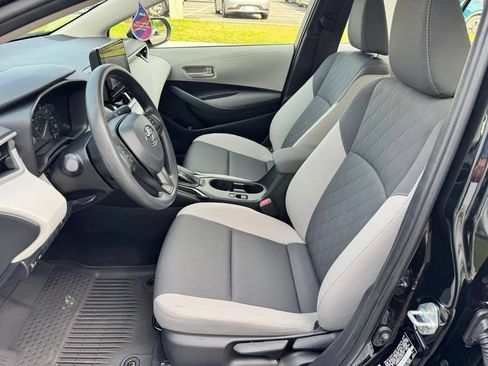 Used 2025 Toyota Corolla LE w/ Convenience Package FWD image 19