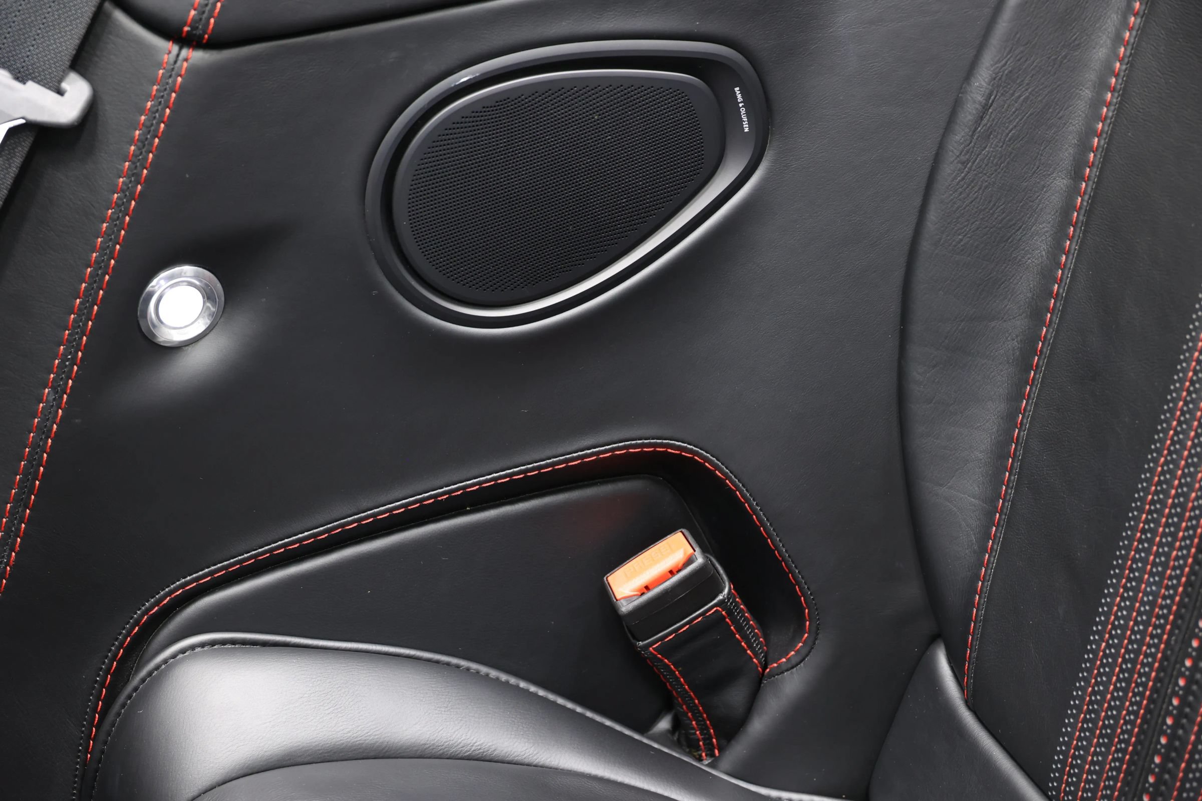 Used 2019 Aston Martin DB11 Volante RWD image 60