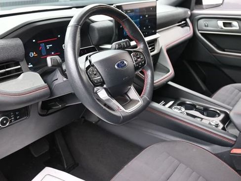 Used 2025 Ford Explorer ST-Line w/ ST-Line Street Pack AWD/4WD image 14