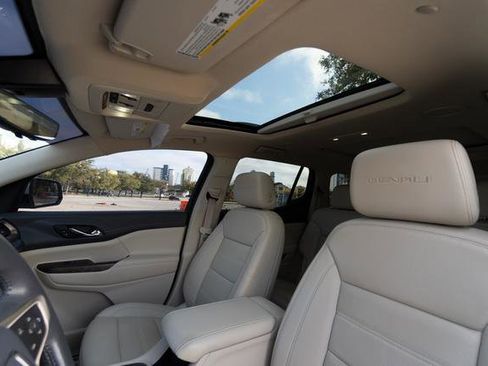 Used 2022 GMC Acadia Denali w/ Denali Ultimate Package image 24