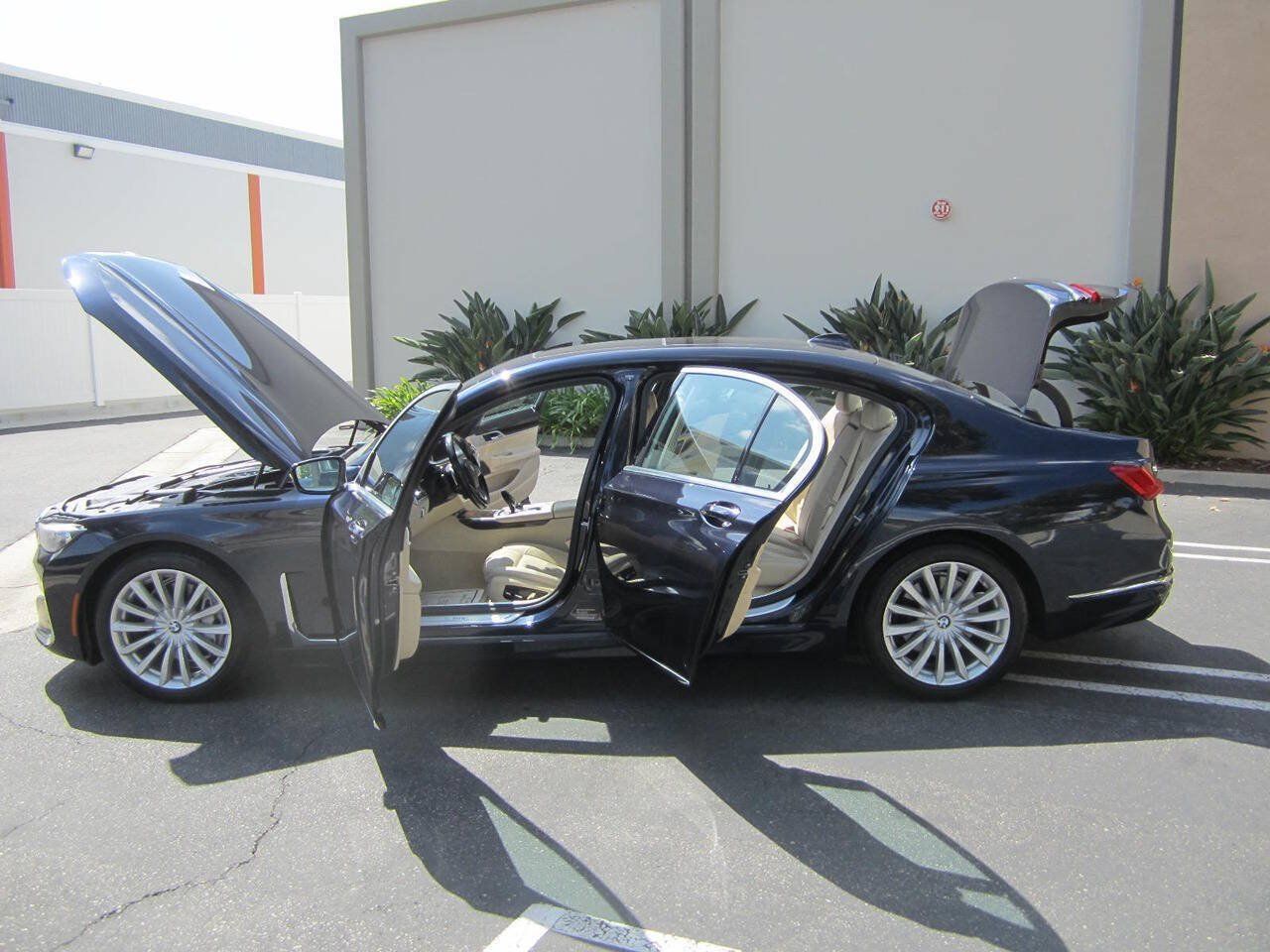 Used 2020 BMW 740i w/ Premium Package RWD image 10