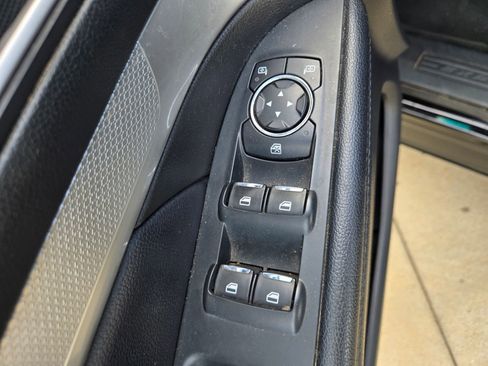 Used 2017 Ford Explorer XLT w/ Equipment Group 202A FWD image 31