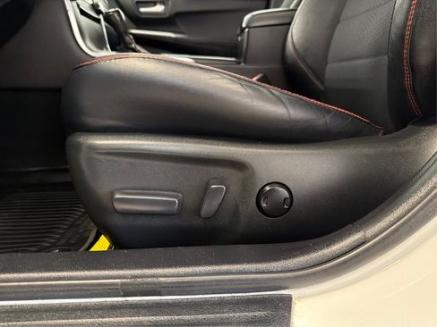 Used 2017 Toyota Camry SE w/ Moonroof Package FWD image 22