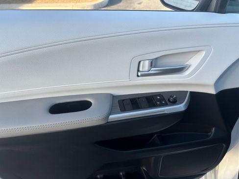 New 2026 Toyota Sienna XLE image 18