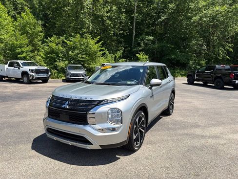 Used 2024 Mitsubishi Outlander 4WD Plug-In Hybrid image 7
