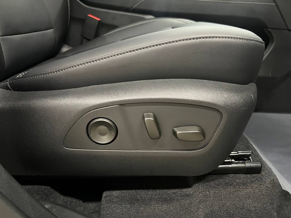 Certified 2026 GMC Acadia Elevation w/ Elevation Premium Package AWD/4WD image 50