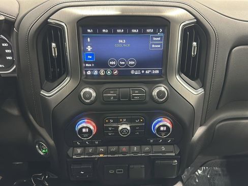 Used 2022 GMC Sierra 3500 Denali image 16