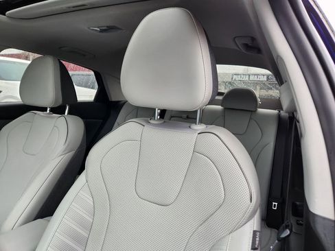 Used 2023 Hyundai Elantra Limited w/ Cargo Package image 11