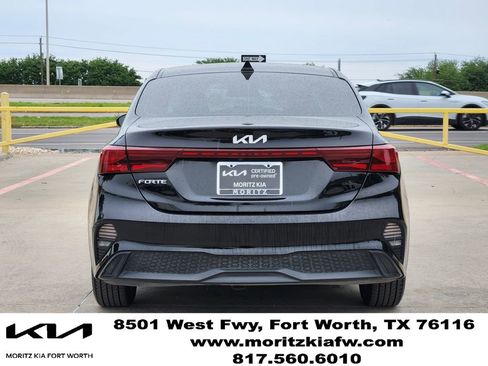 Certified 2022 Kia Forte LXS FWD image 5