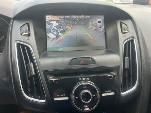 Used 2017 Ford Focus SEL FWD image 11