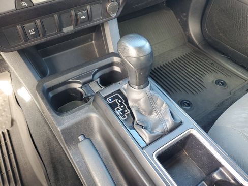 Used 2022 Toyota Tacoma SR RWD image 21