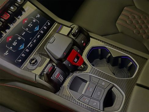 Used 2025 Lamborghini Urus SE image 17