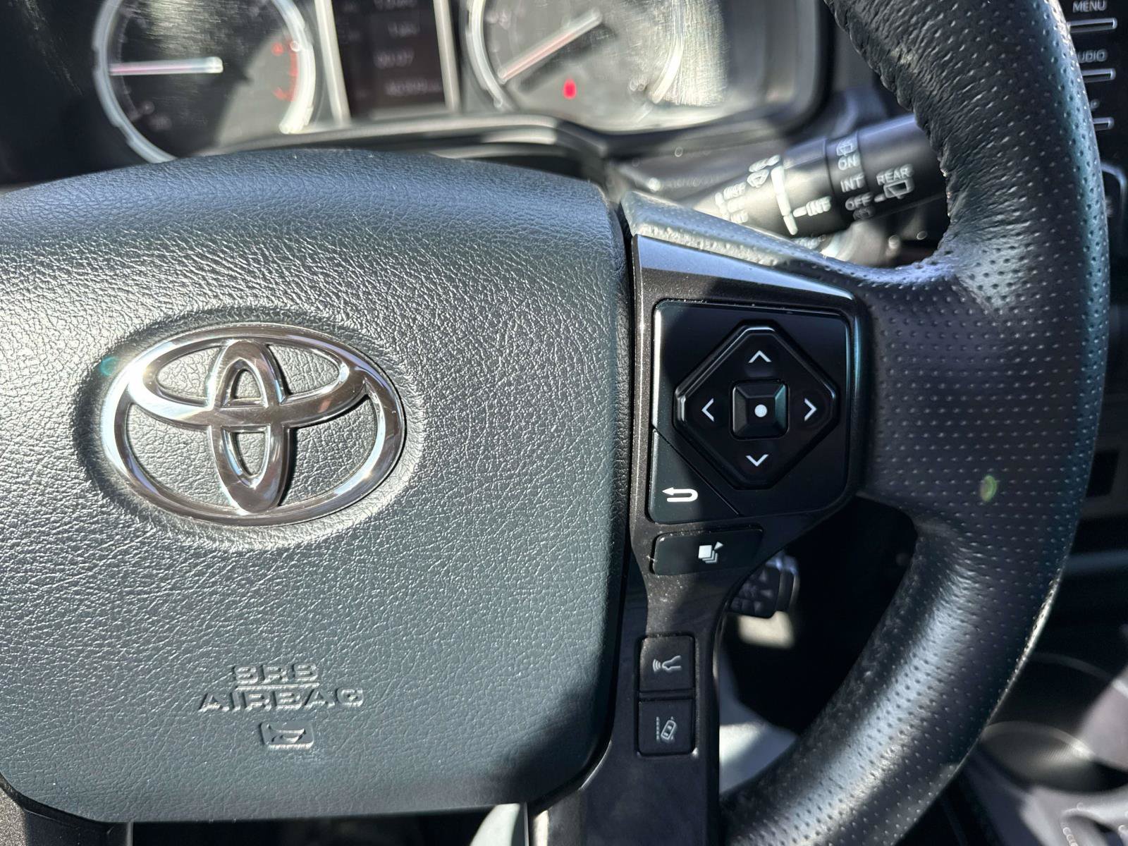 Used 2023 Toyota 4Runner TRD Off-Road Premium w/ Moonroof Package AWD/4WD image 25