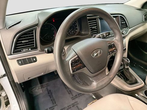 Used 2017 Hyundai Elantra SE image 11