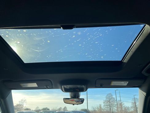 Used 2023 Chevrolet Traverse Premier w/ Redline Edition image 24