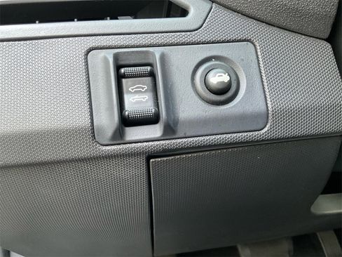 Used 2010 Chrysler Sebring Touring w/ Special Touring Group image 25