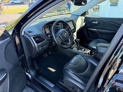 Used 2019 Jeep Cherokee Limited AWD/4WD image 12
