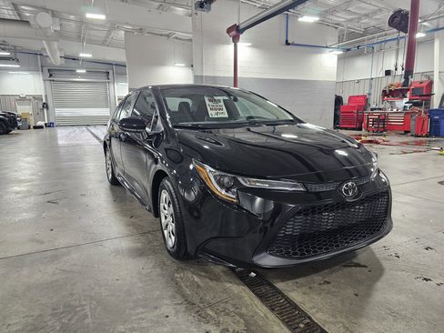 Used 2021 Toyota Corolla LE w/ Carpet Mat Package (TMS) image 2