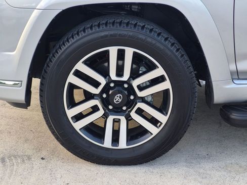 Used 2024 Toyota 4Runner Limited AWD/4WD image 9