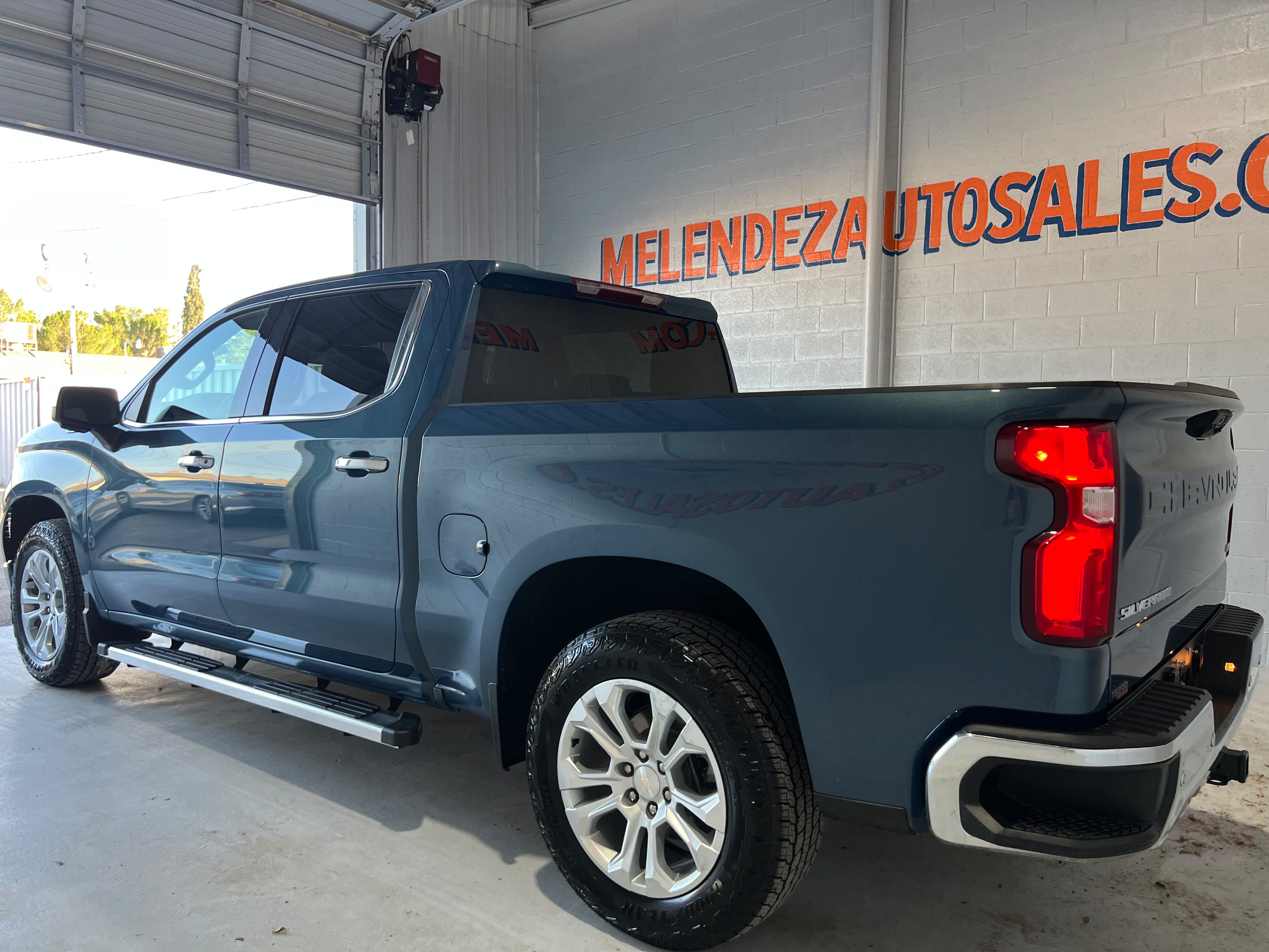 Used 2024 Chevrolet Silverado 1500 LTZ w/ Z71 Off-Road Package AWD/4WD image 3