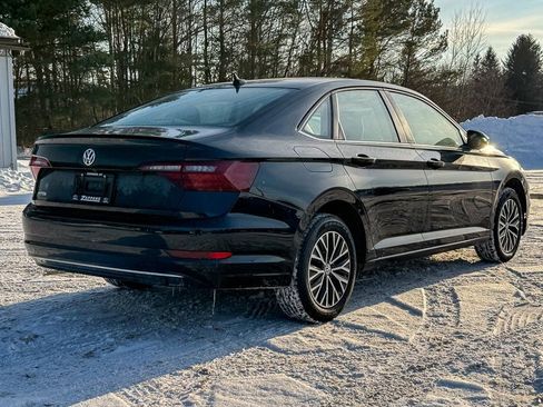 Used 2021 Volkswagen Jetta SE image 3