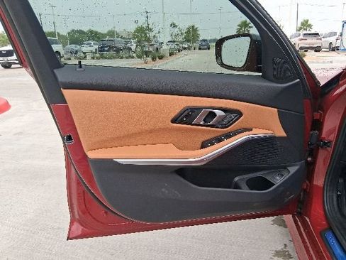 Used 2025 BMW 330i Sedan w/ M Sport Package RWD image 16