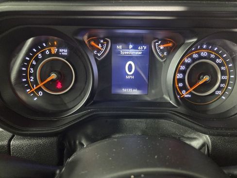 Certified 2025 Jeep Gladiator Sport image 17