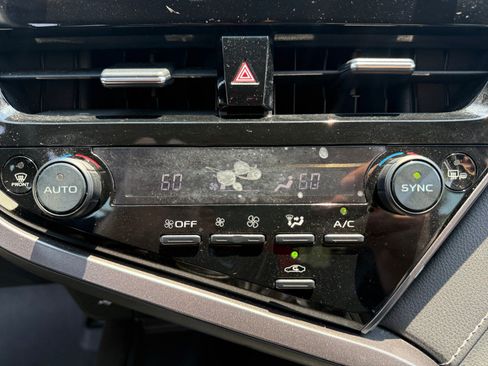 Used 2023 Toyota Camry SE FWD image 12