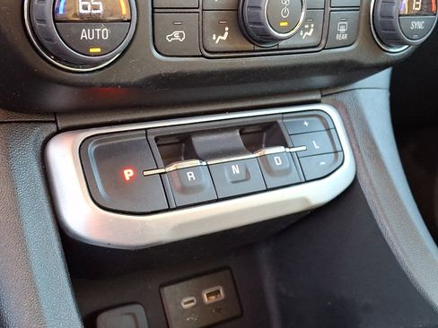 Used 2023 GMC Acadia SLE FWD image 15