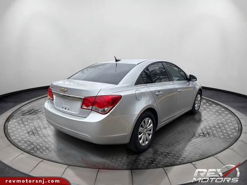 Used 2011 Chevrolet Cruze LS image 5