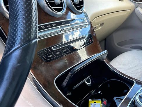 Used 2019 Mercedes-Benz GLC 300 4MATIC image 35